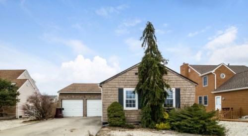 104 Moorage Ave