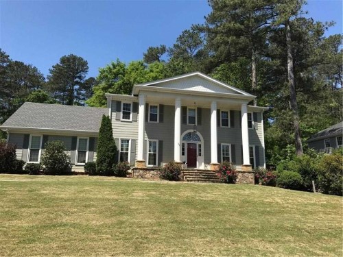301 Lakeshore Dr NE