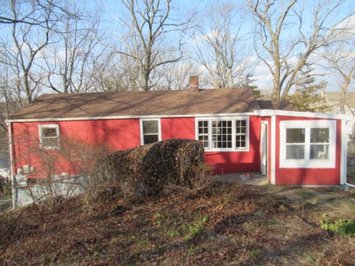 82 Circle Dr