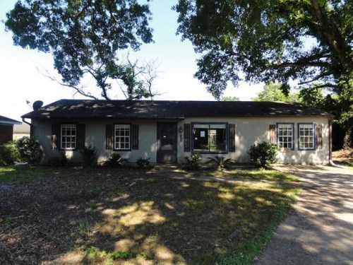 827 Fairmont Ln