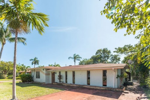 1656 Poinsettia Dr