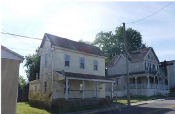 303 N Poplar St