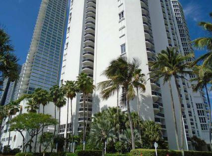16711 Collins Ave Apt 1007