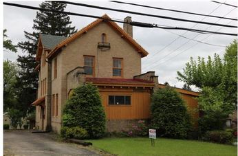 9 Derrick Ave