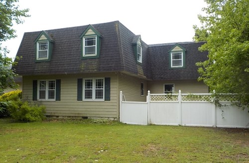 922 Honeysuckle Rd